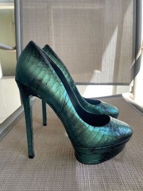 EUC BRIAN ATWOOD Green Snake Fontanne Platform Pumps Heels